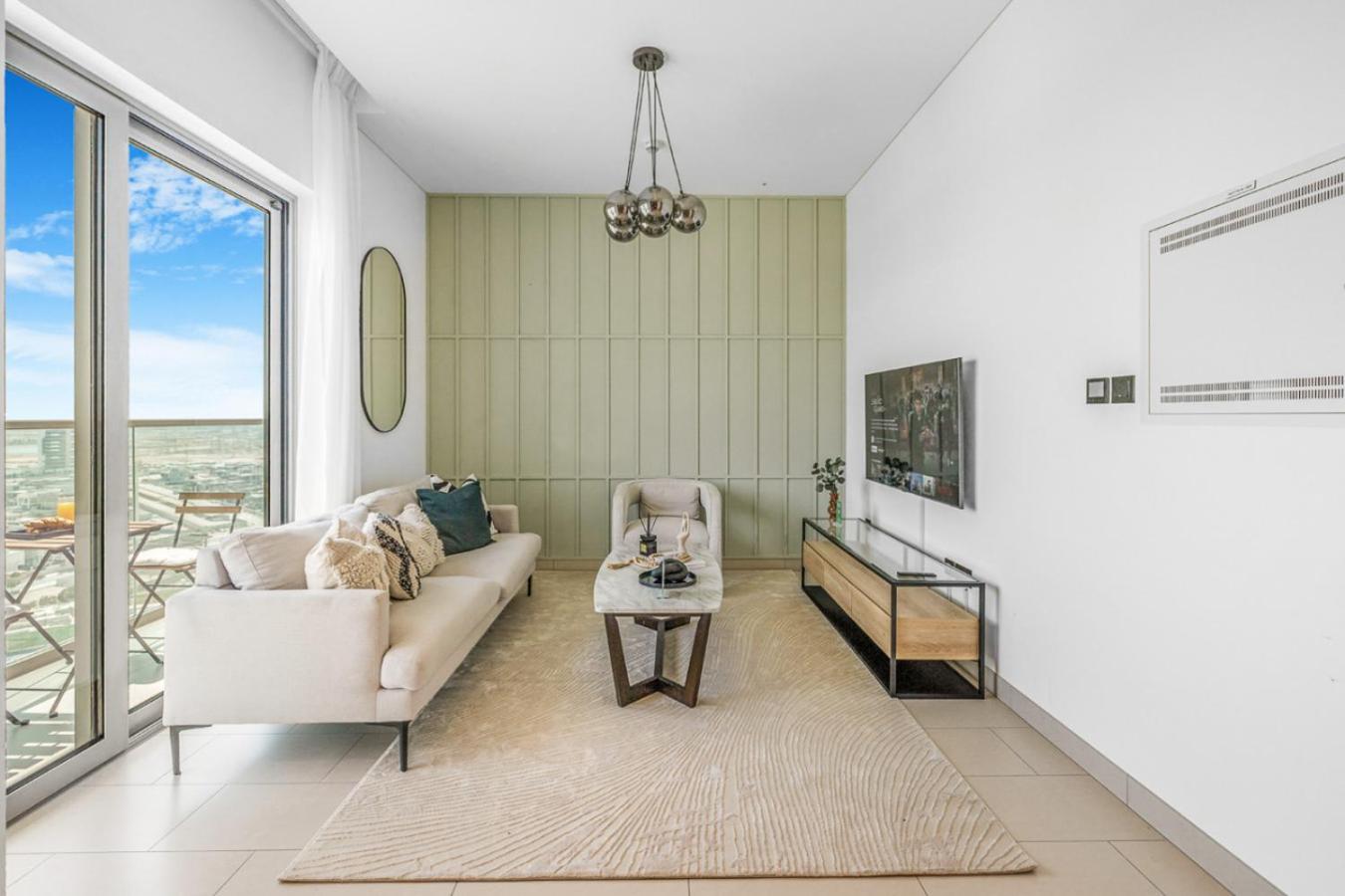 Stylish 1BR with Pool, BBQ Area, Gym in MBR City