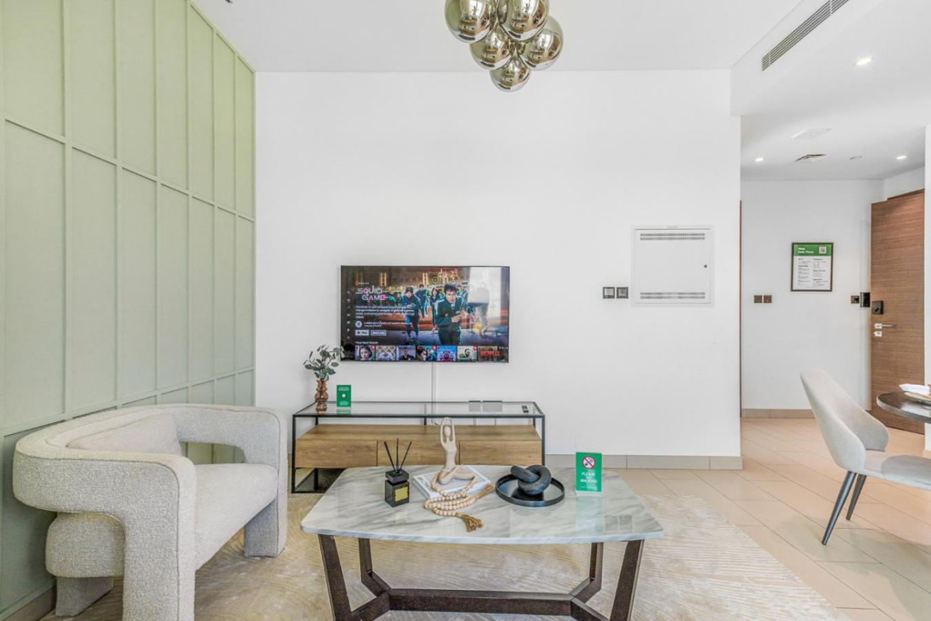 Stylish 1BR with Pool, BBQ Area, Gym in MBR City
