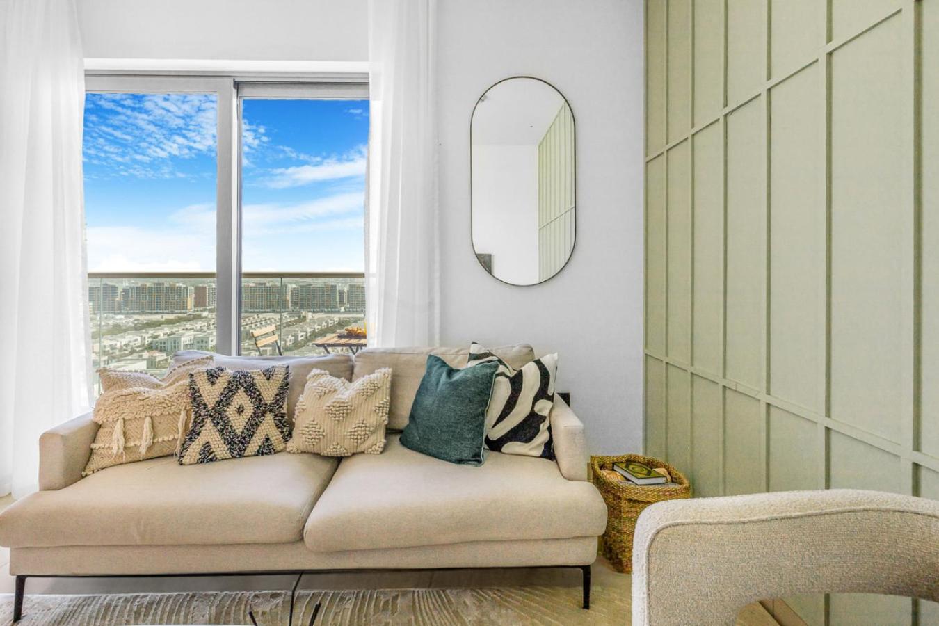 Stylish 1BR with Pool, BBQ Area, Gym in MBR City
