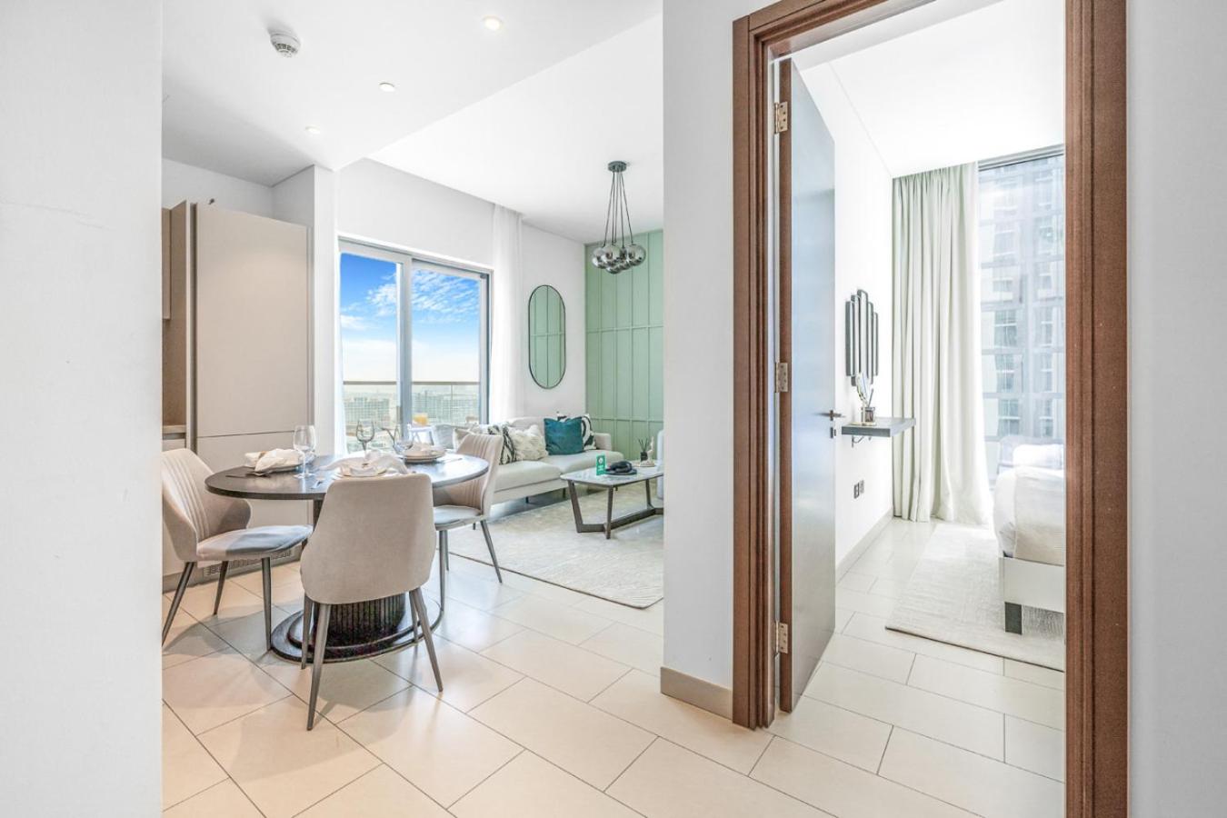 Stylish 1BR with Pool, BBQ Area, Gym in MBR City