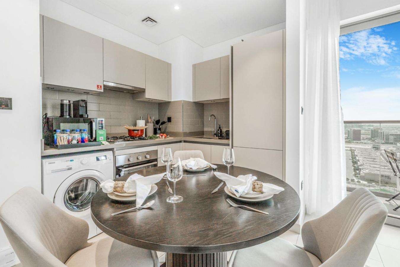 Stylish 1BR with Pool, BBQ Area, Gym in MBR City