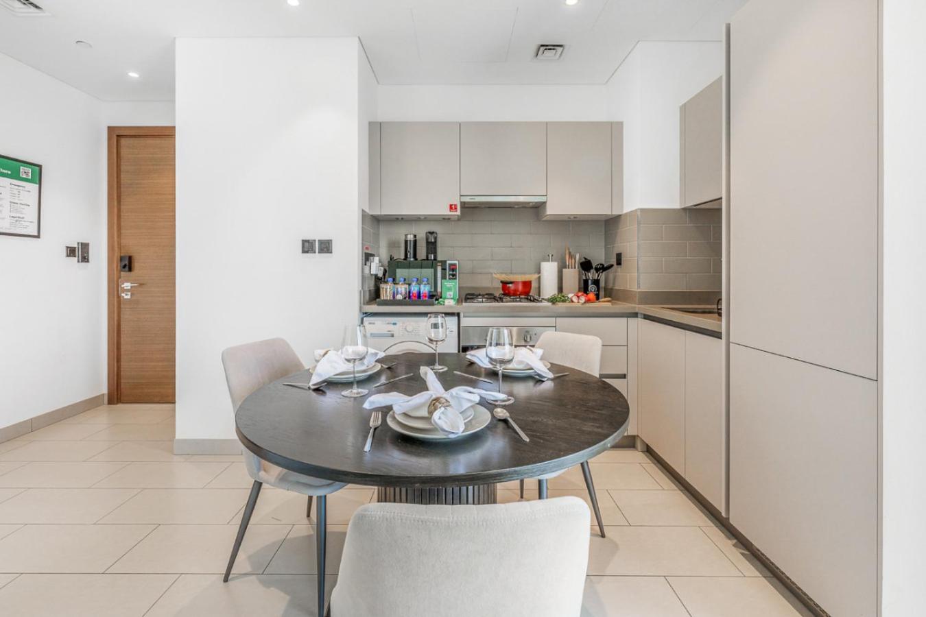 Stylish 1BR with Pool, BBQ Area, Gym in MBR City