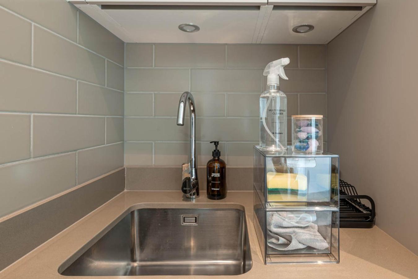 Stylish 1BR with Pool, BBQ Area, Gym in MBR City