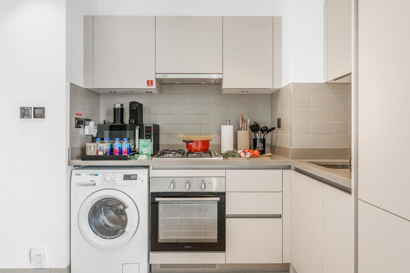 Stylish 1BR with Pool, BBQ Area, Gym in MBR City