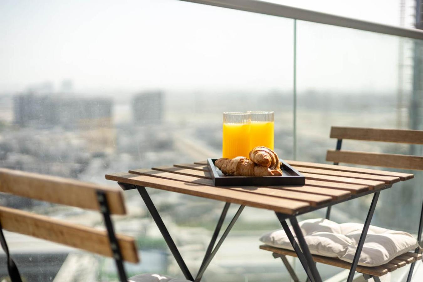 Stylish 1BR with Pool, BBQ Area, Gym in MBR City