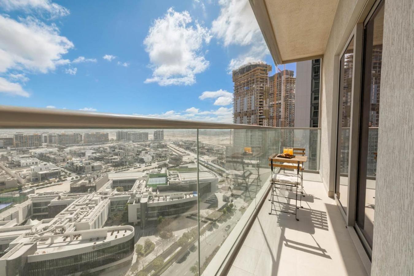 Stylish 1BR with Pool, BBQ Area, Gym in MBR City