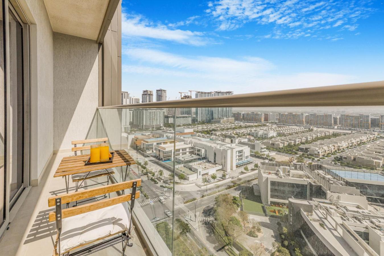 Stylish 1BR with Pool, BBQ Area, Gym in MBR City