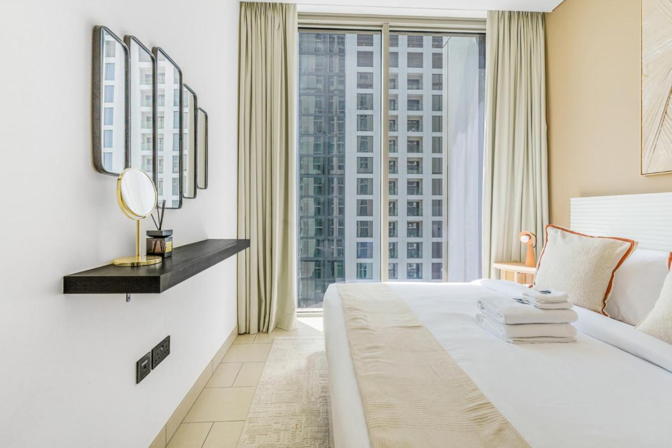 Stylish 1BR with Pool, BBQ Area, Gym in MBR City