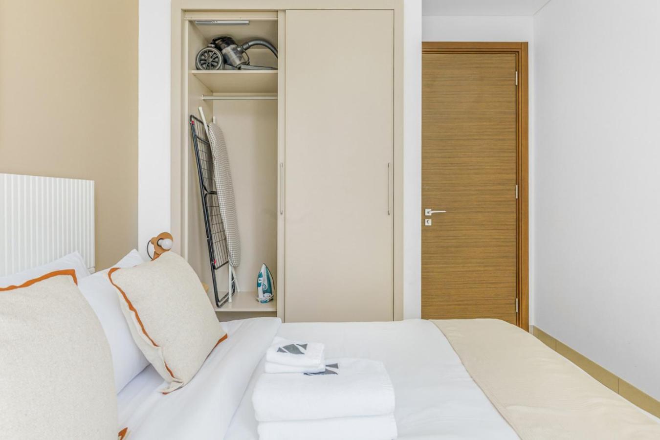 Stylish 1BR with Pool, BBQ Area, Gym in MBR City