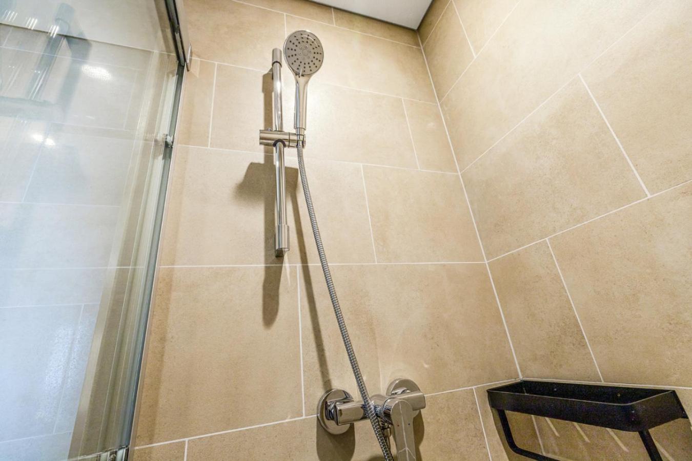 Stylish 1BR with Pool, BBQ Area, Gym in MBR City