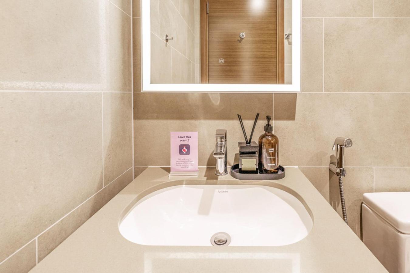 Stylish 1BR with Pool, BBQ Area, Gym in MBR City