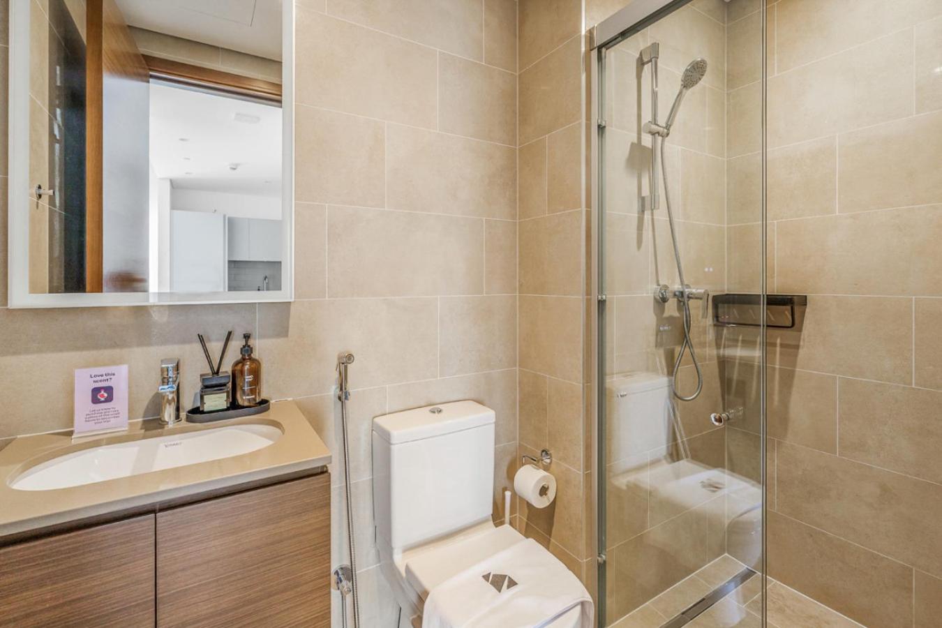 Stylish 1BR with Pool, BBQ Area, Gym in MBR City