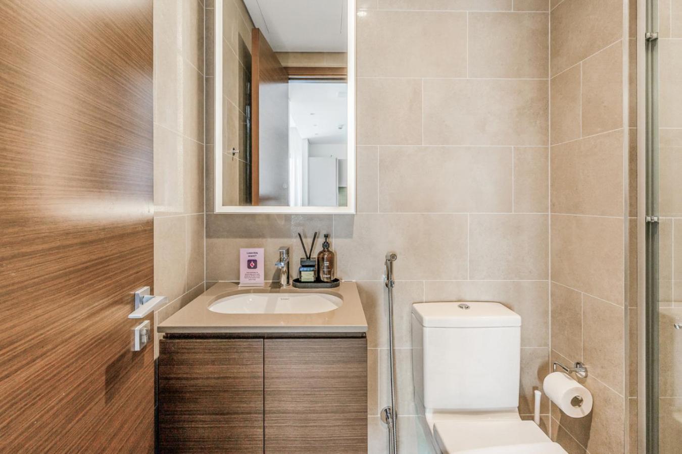 Stylish 1BR with Pool, BBQ Area, Gym in MBR City