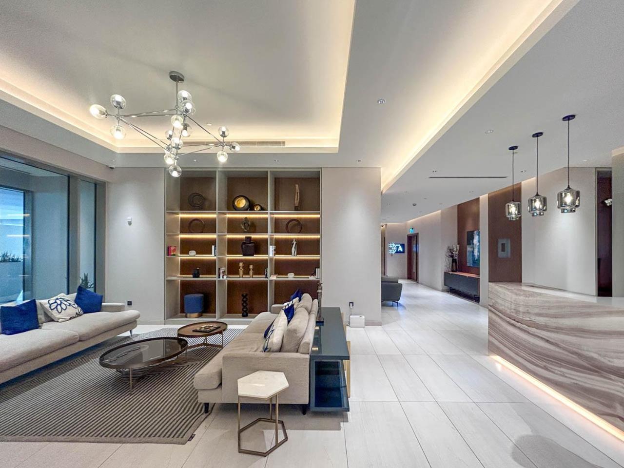 Stylish 1BR with Pool, BBQ Area, Gym in MBR City