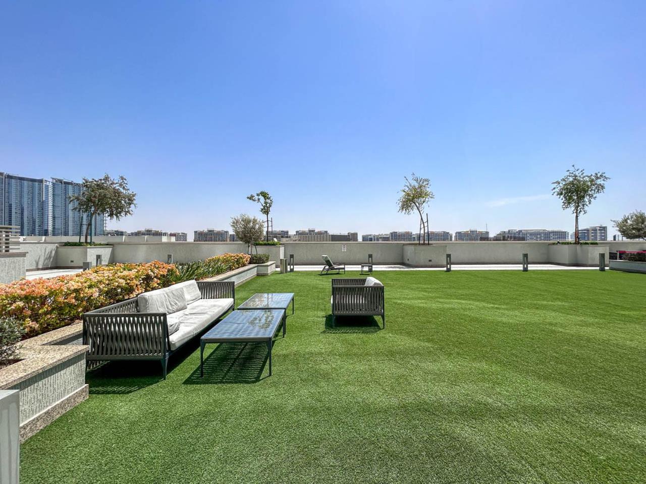 Stylish 1BR with Pool, BBQ Area, Gym in MBR City