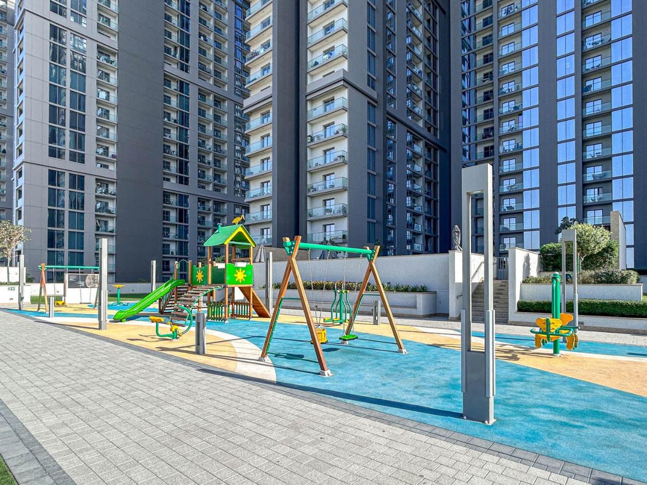 Stylish 1BR with Pool, BBQ Area, Gym in MBR City