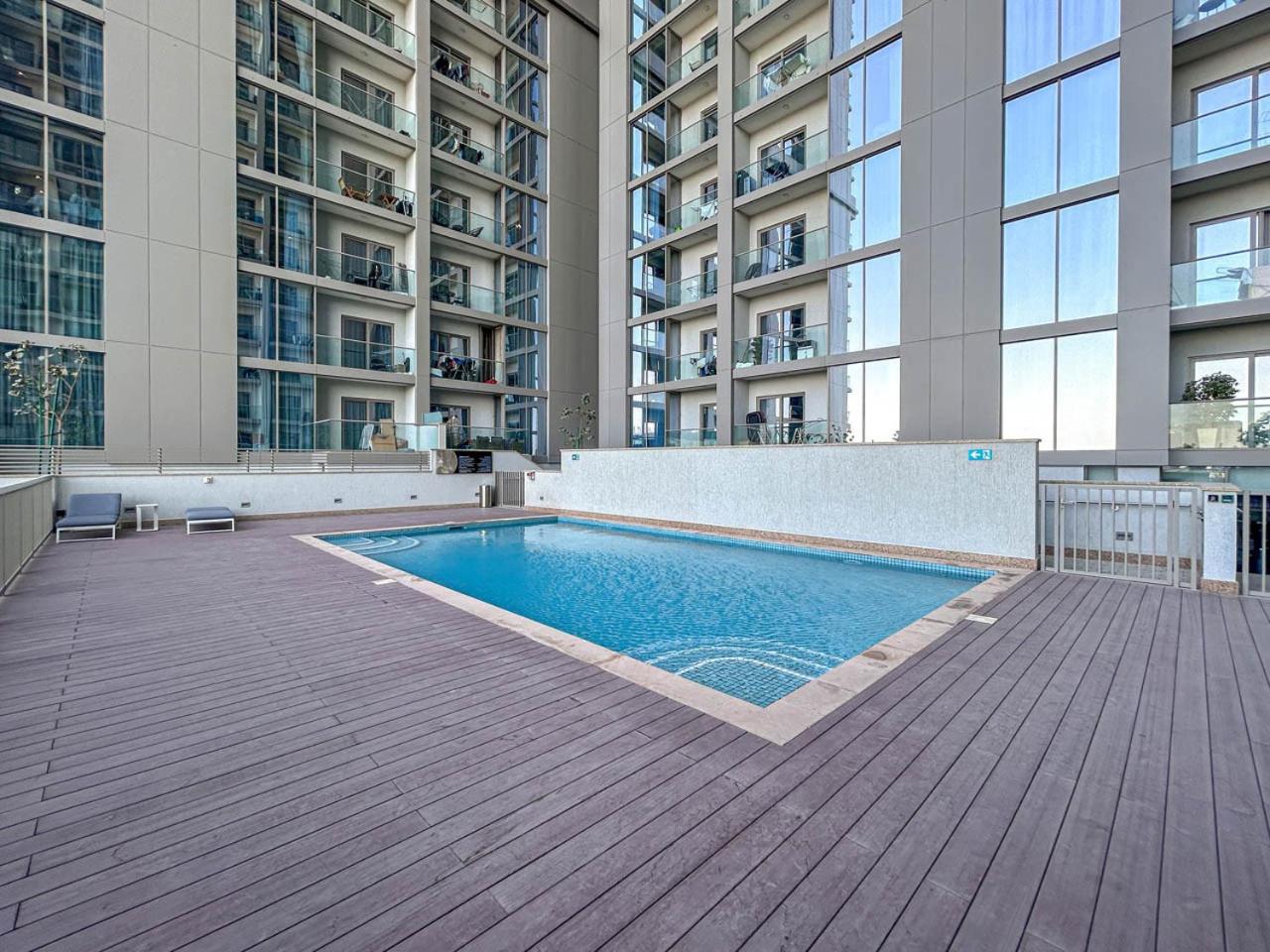 Stylish 1BR with Pool, BBQ Area, Gym in MBR City
