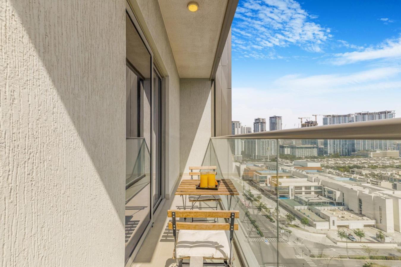 Stylish 1BR with Pool, BBQ Area, Gym in MBR City