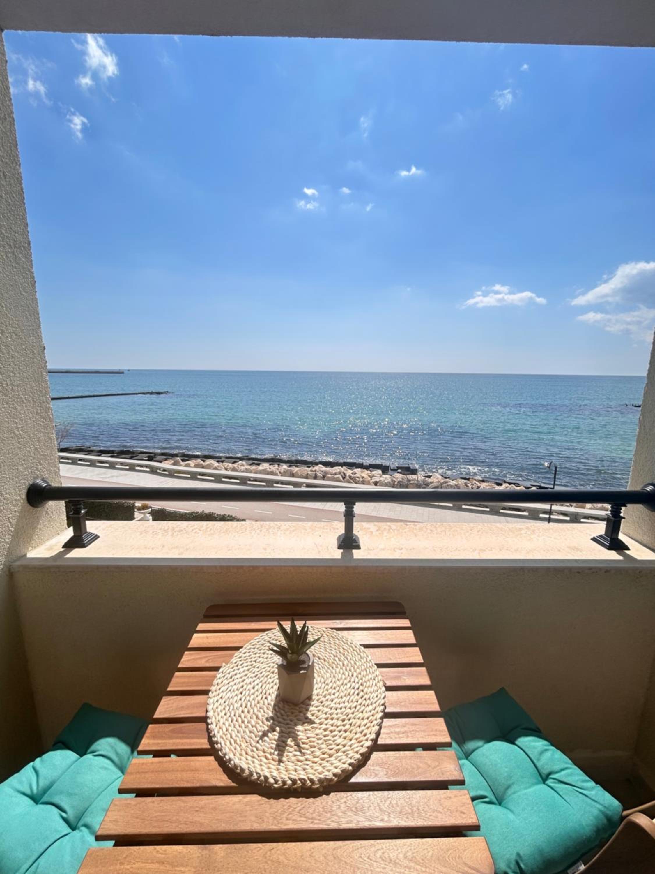 Infinity Blue Apartment-Complex Carpe Diem - FREE PARKING