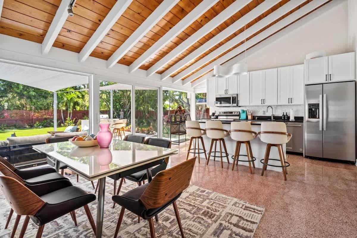 Pool and Spacious Backyard - Delray Beach Home