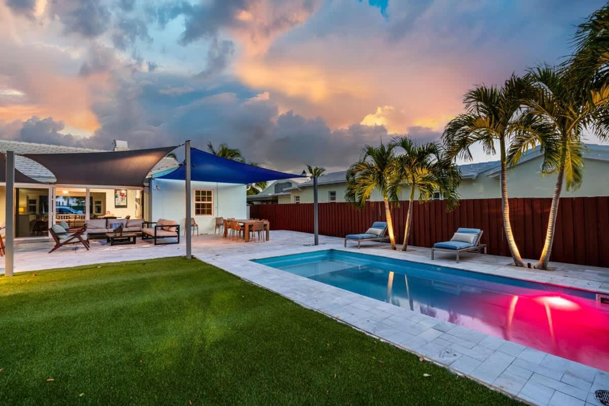Pool and Spacious Backyard - Delray Beach Home