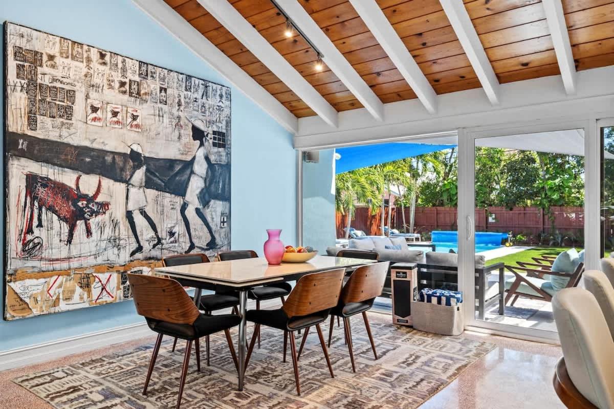 Pool and Spacious Backyard - Delray Beach Home