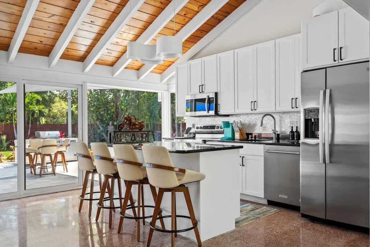 Pool and Spacious Backyard - Delray Beach Home