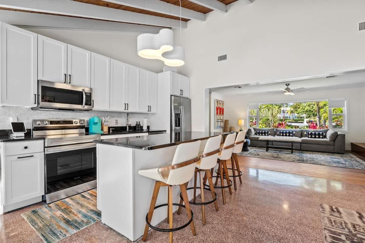 Pool and Spacious Backyard - Delray Beach Home