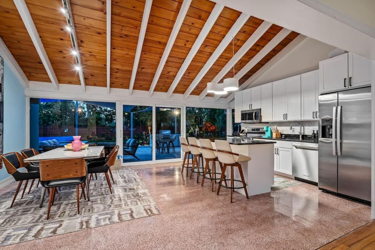 Pool and Spacious Backyard - Delray Beach Home