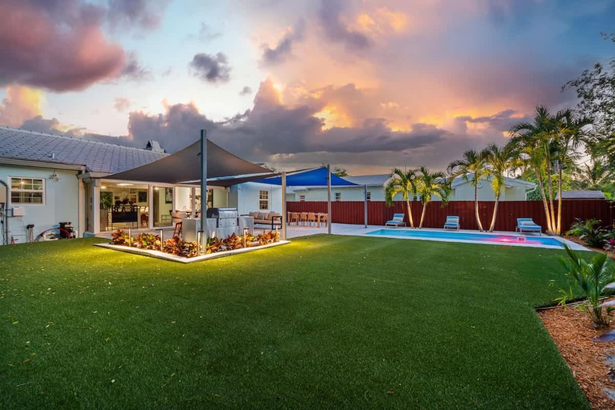 Pool and Spacious Backyard - Delray Beach Home