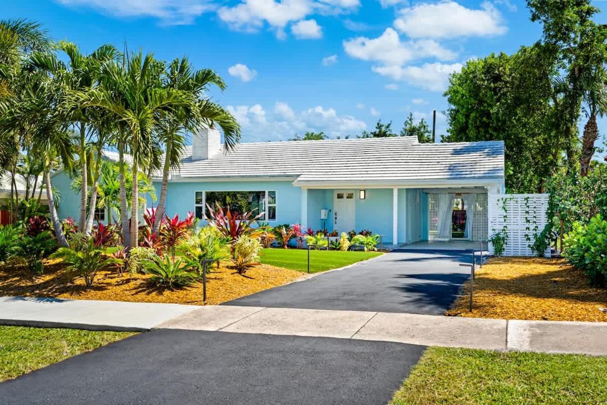 Pool and Spacious Backyard - Delray Beach Home