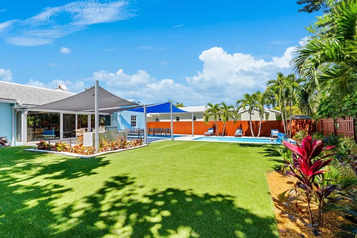 Pool and Spacious Backyard - Delray Beach Home