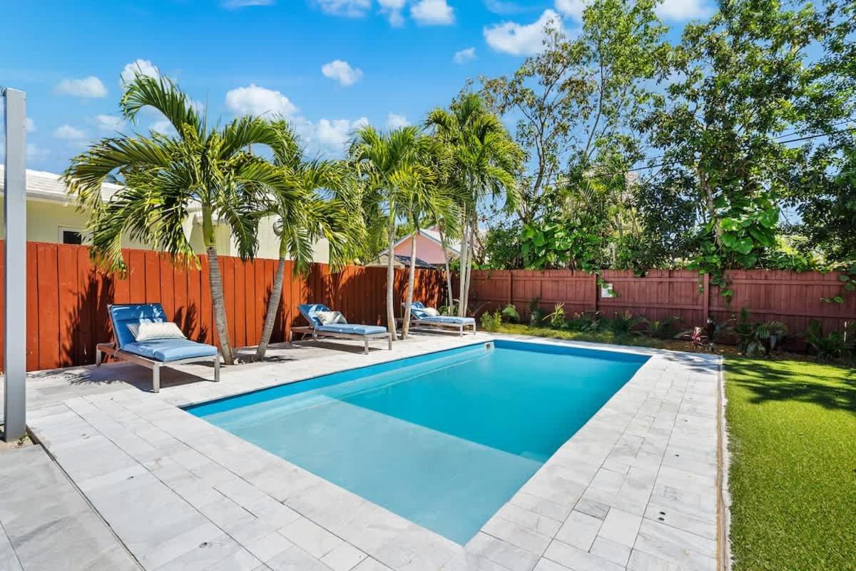 Pool and Spacious Backyard - Delray Beach Home