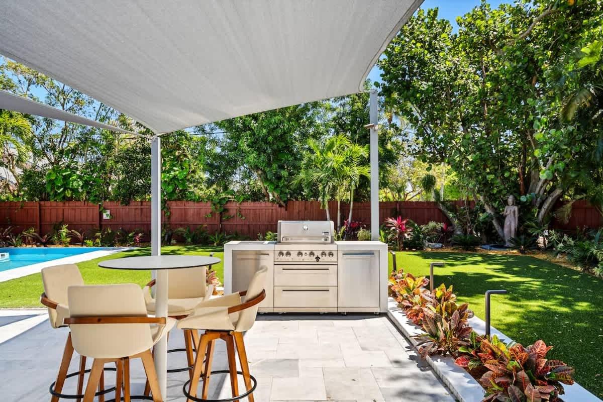Pool and Spacious Backyard - Delray Beach Home