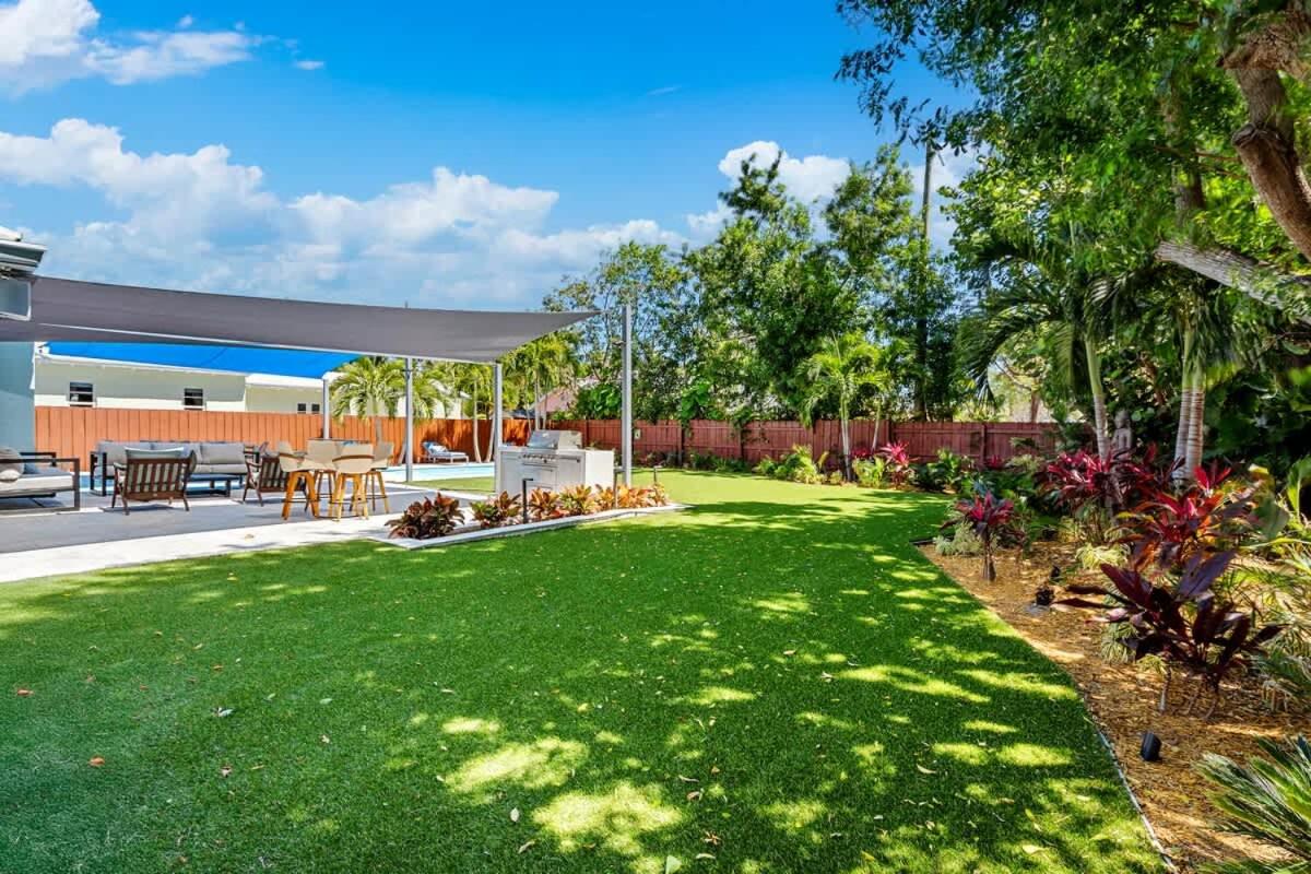 Pool and Spacious Backyard - Delray Beach Home