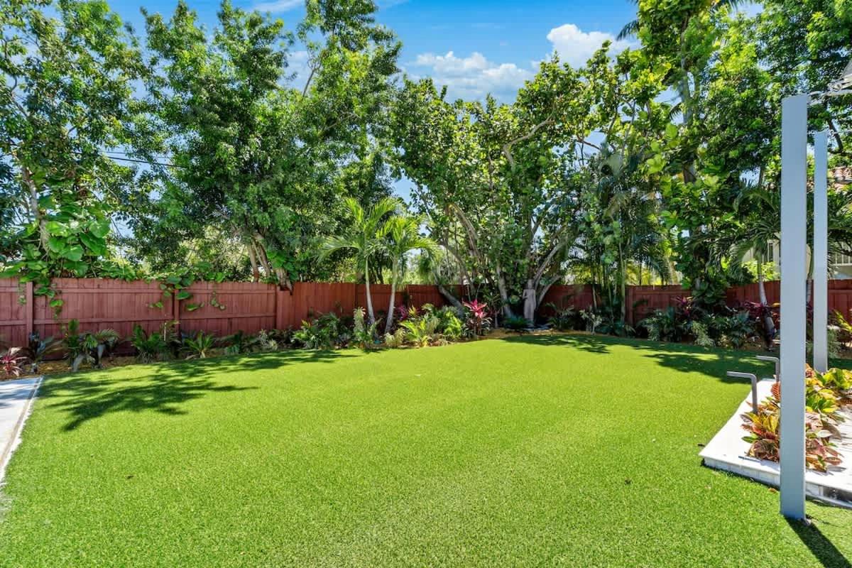 Pool and Spacious Backyard - Delray Beach Home