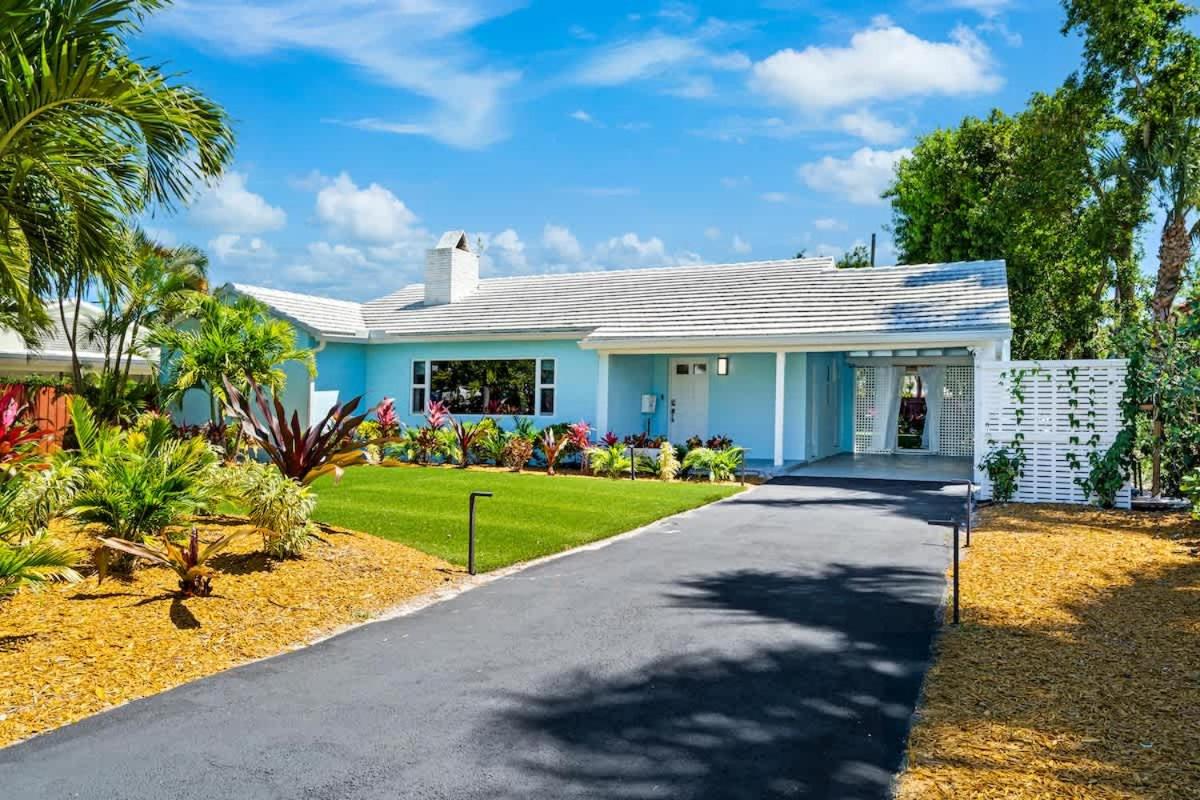 Pool and Spacious Backyard - Delray Beach Home