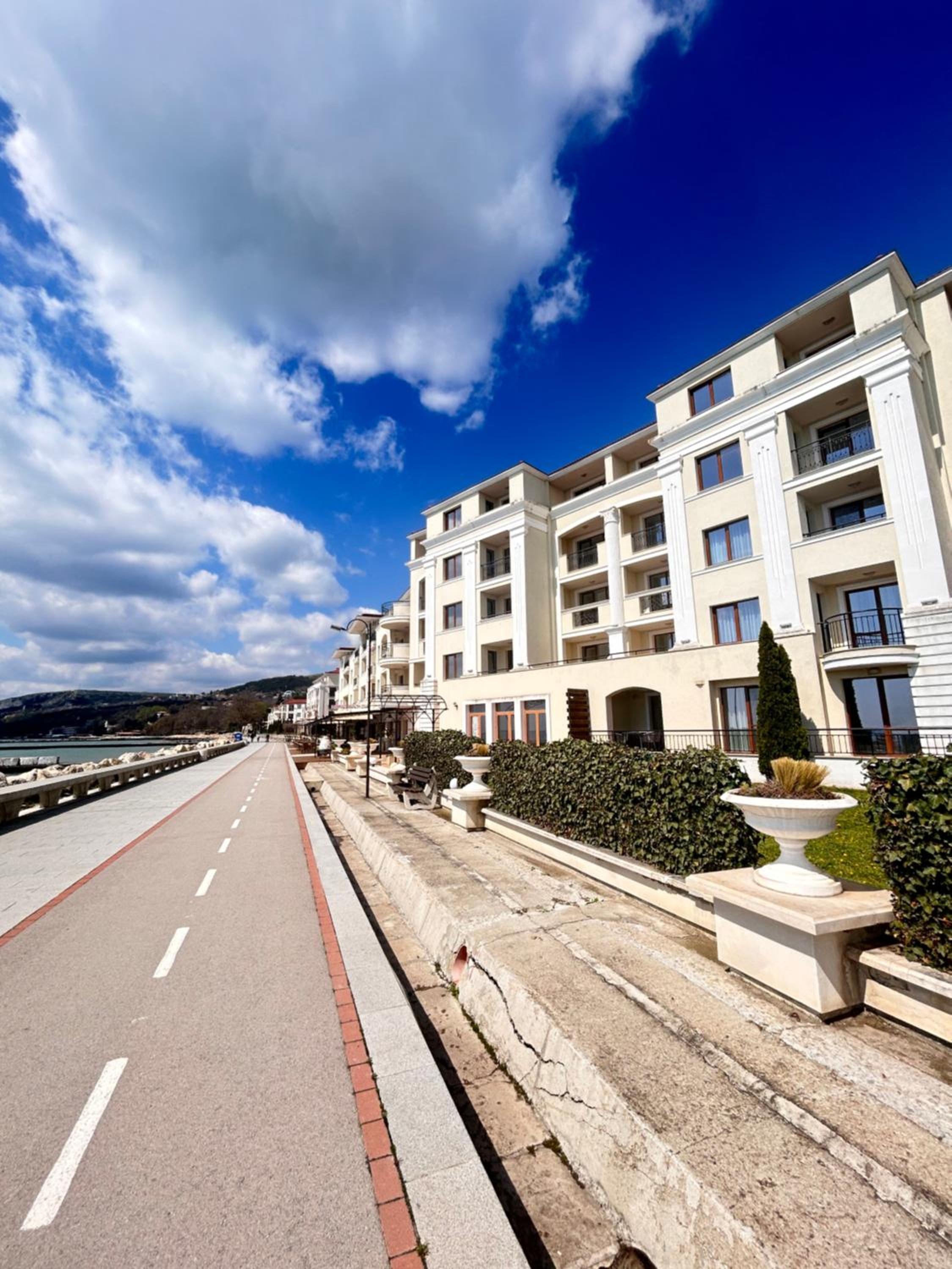 Infinity Blue Apartment-Complex Carpe Diem - FREE PARKING