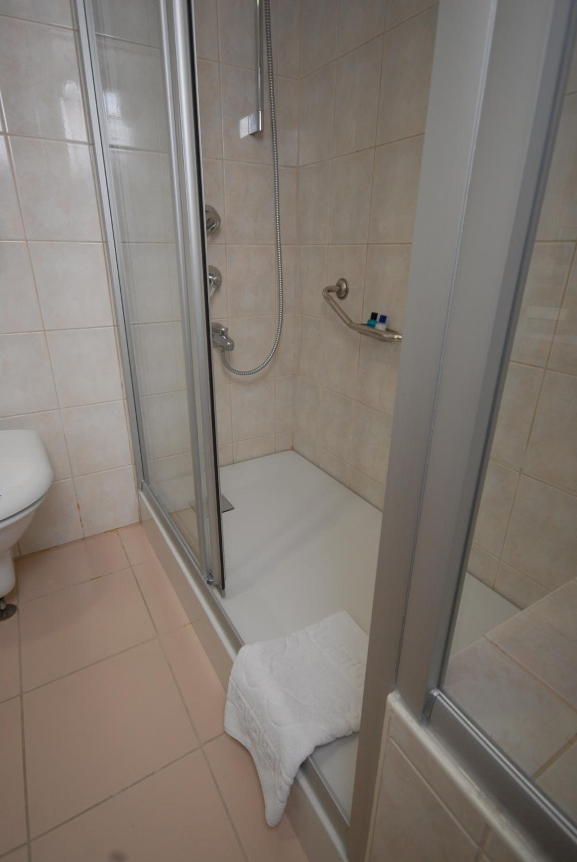 Class Hotel - Image 20