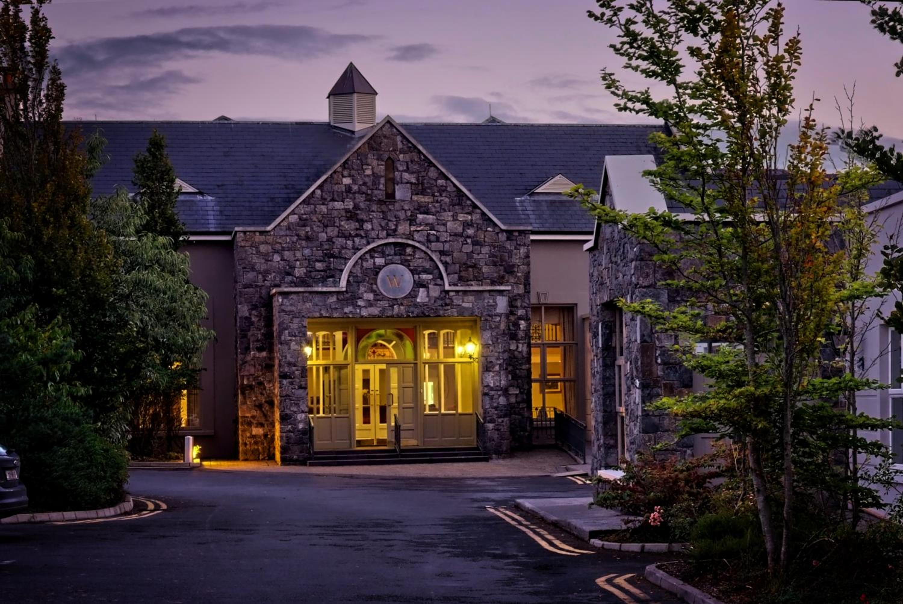 Ennis Vacations - Hotel Woodstock Ennis - Property Image 1