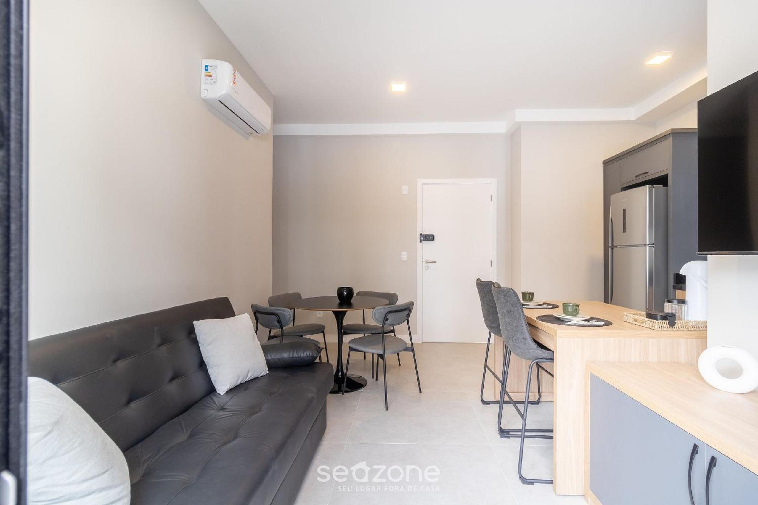 Building with swimming pool 800m from Beach - ACB