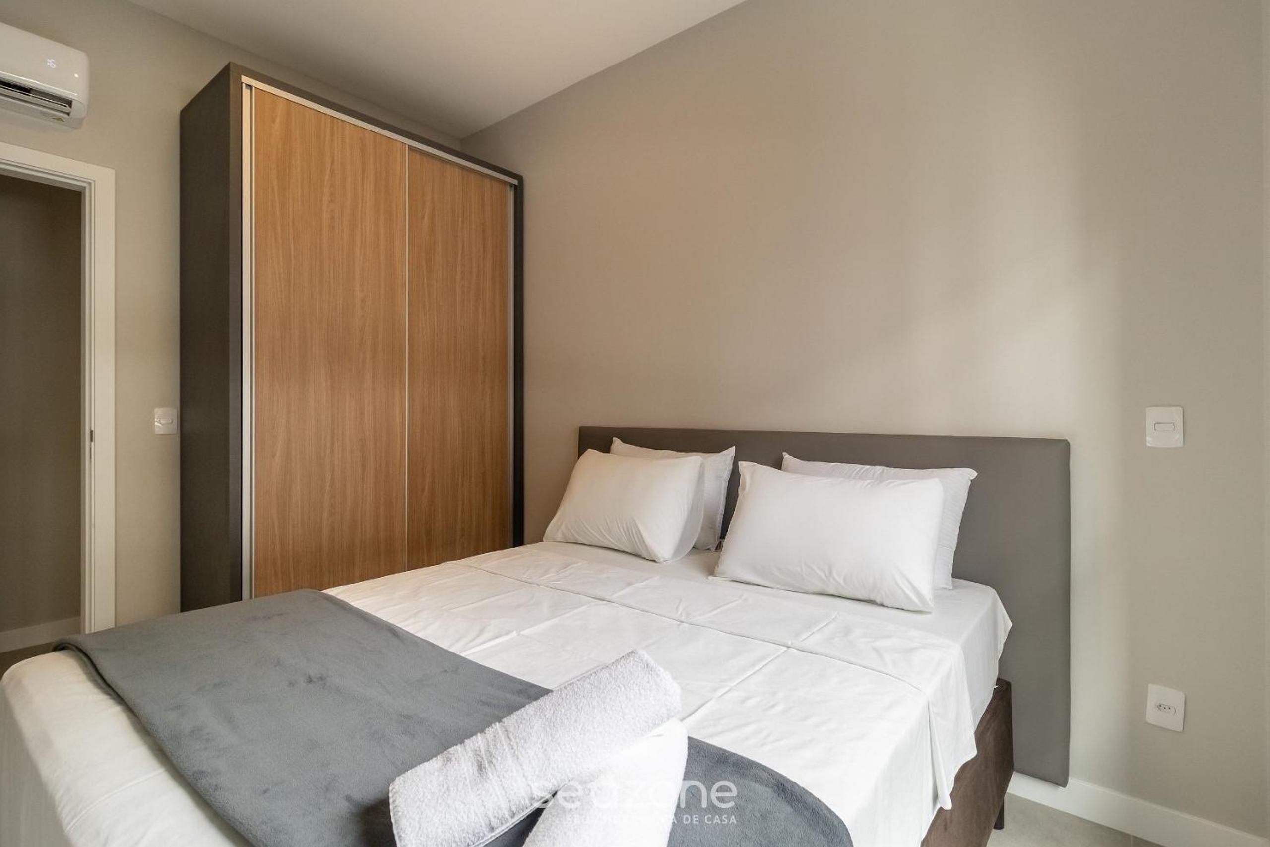 Building with swimming pool 800m from Beach - ACB