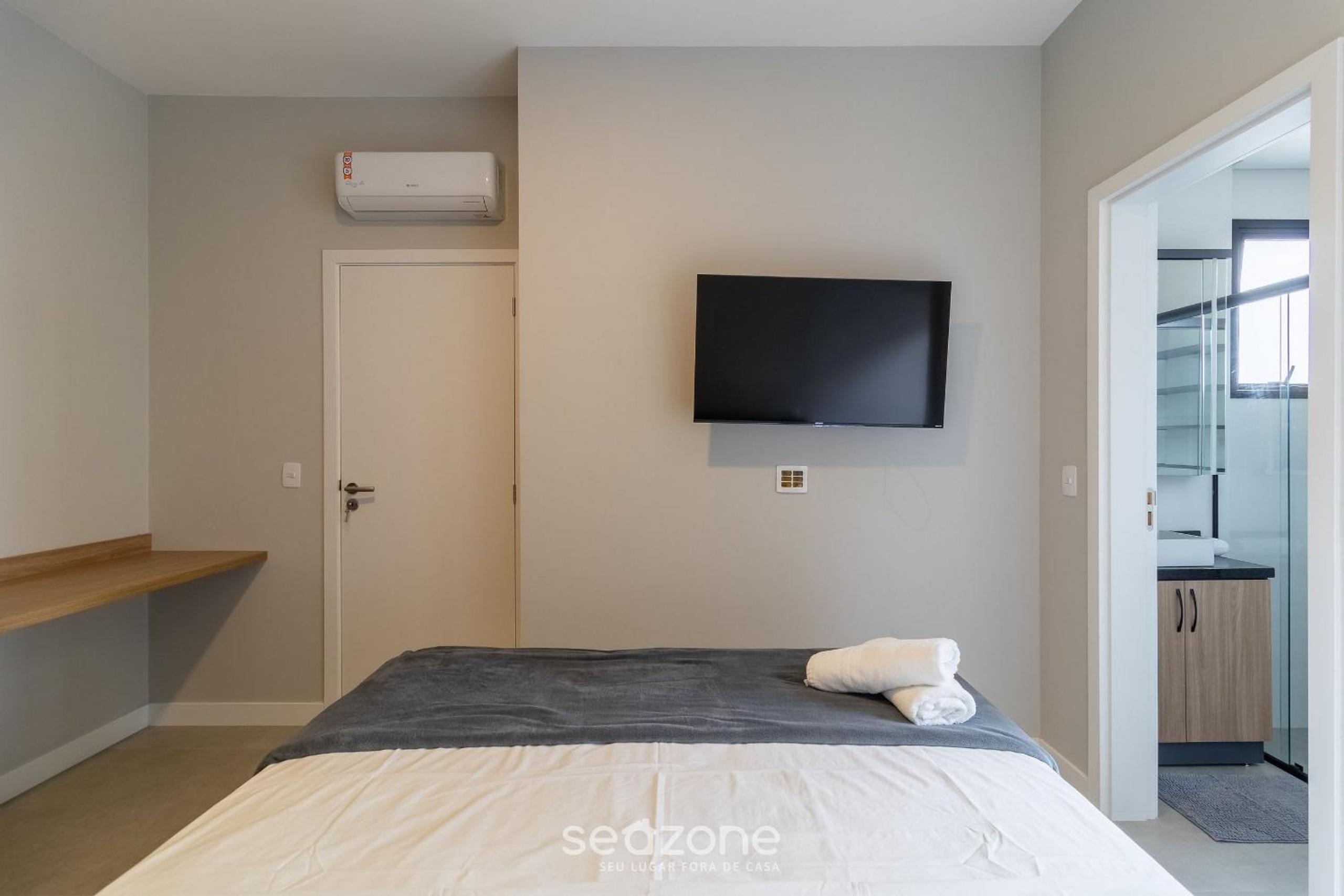 Building with swimming pool 800m from Beach - ACB