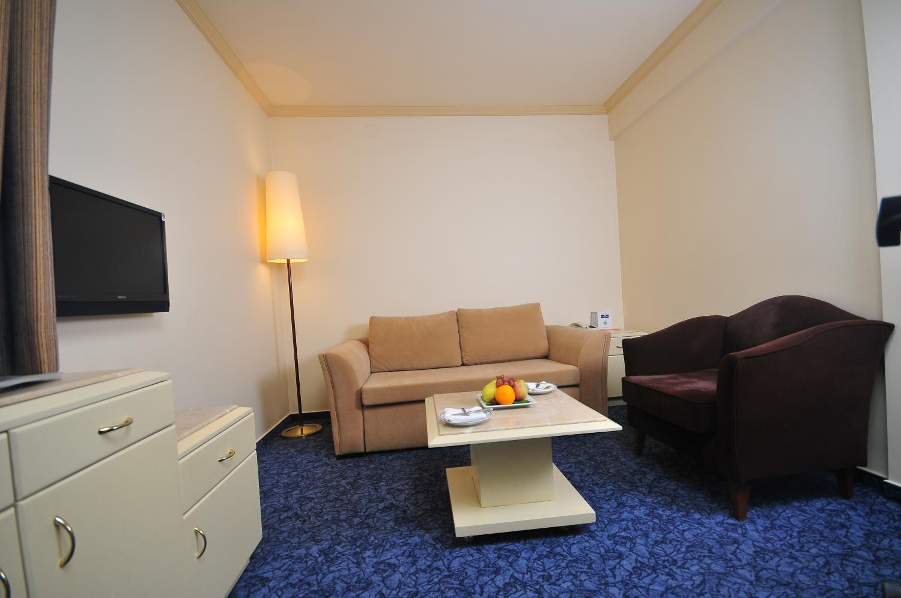 Class Hotel - Image 37