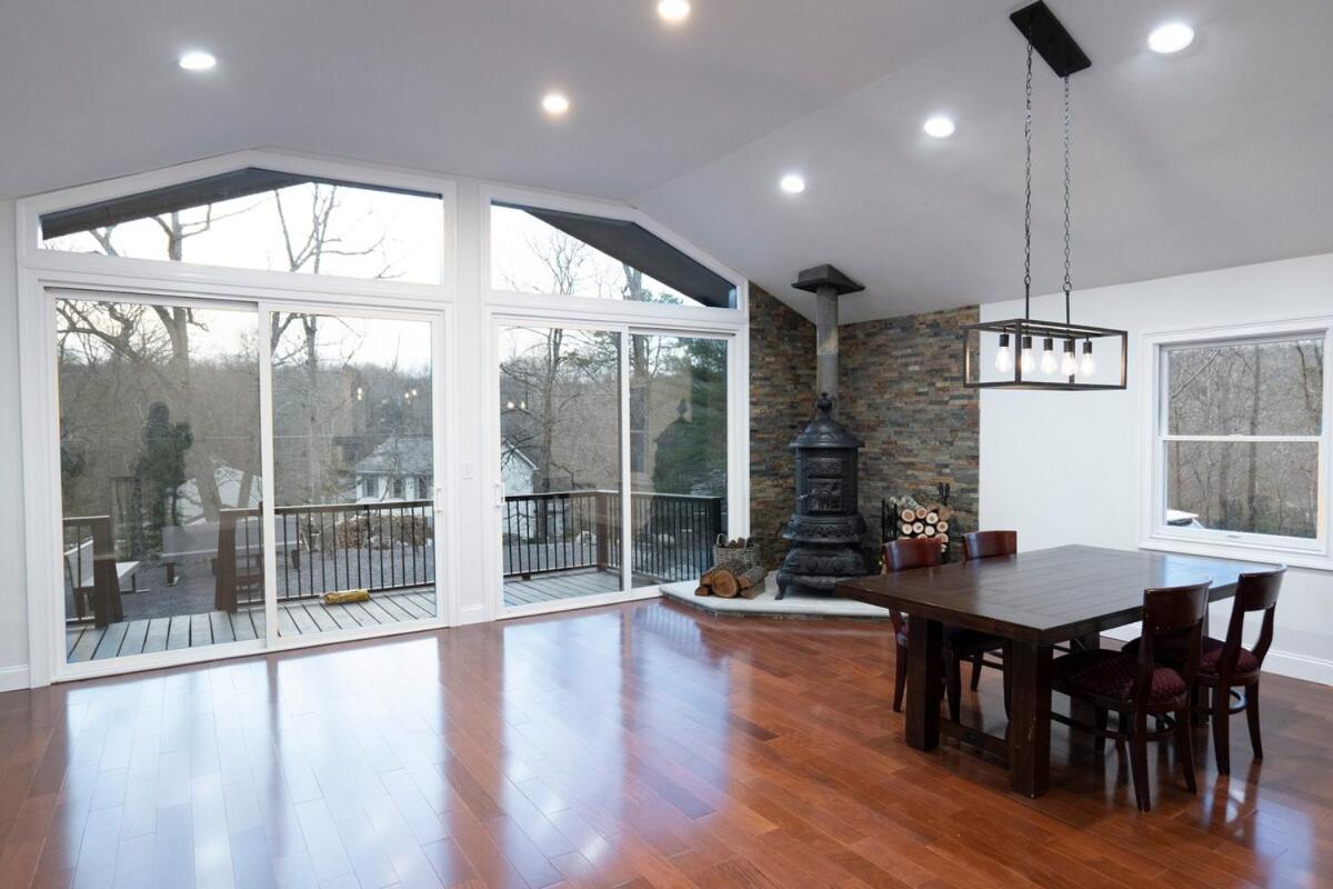 Modern Retreat Poconos 3BR Fire Pit Skiing