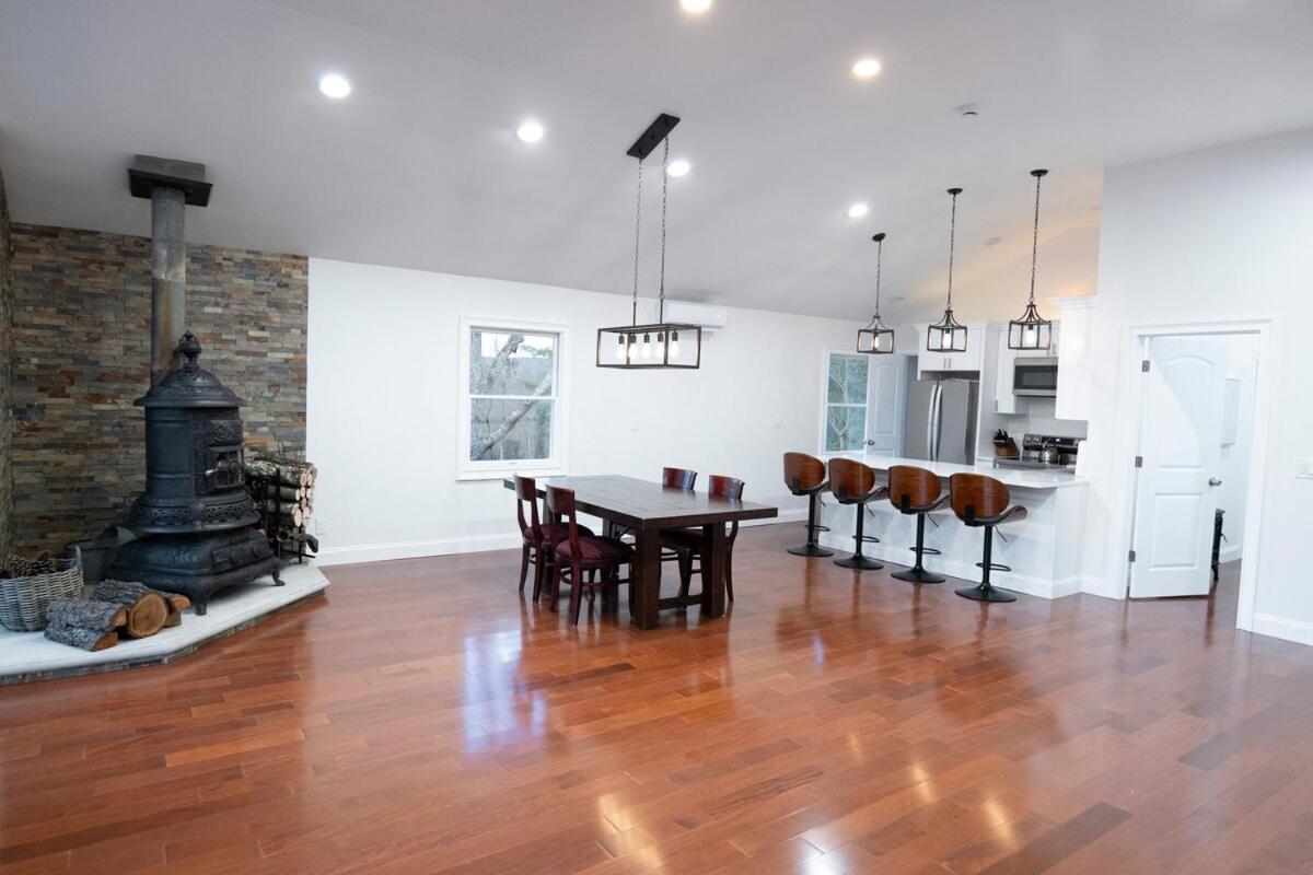 Modern Retreat Poconos 3BR Fire Pit Skiing