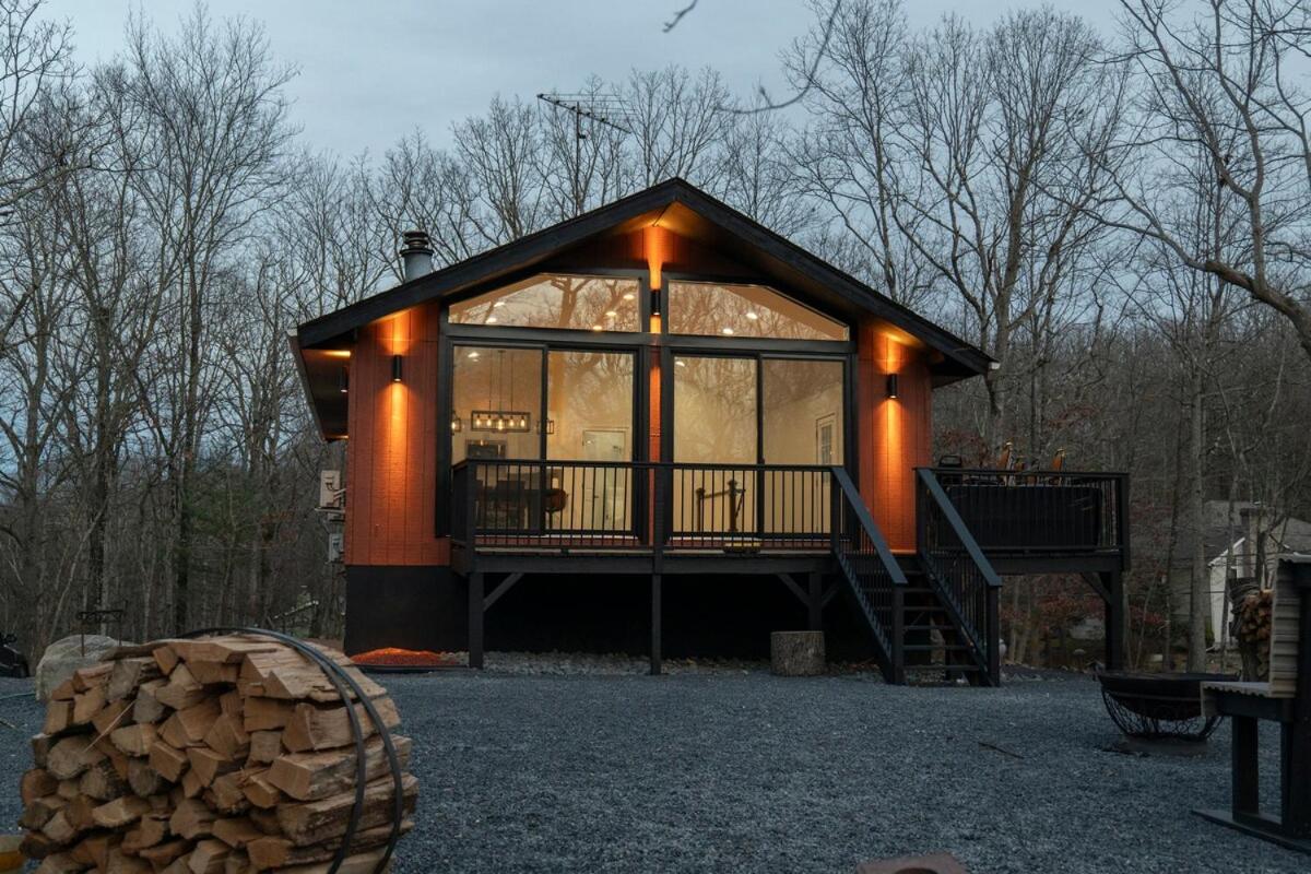 Modern Retreat Poconos 3BR Fire Pit Skiing