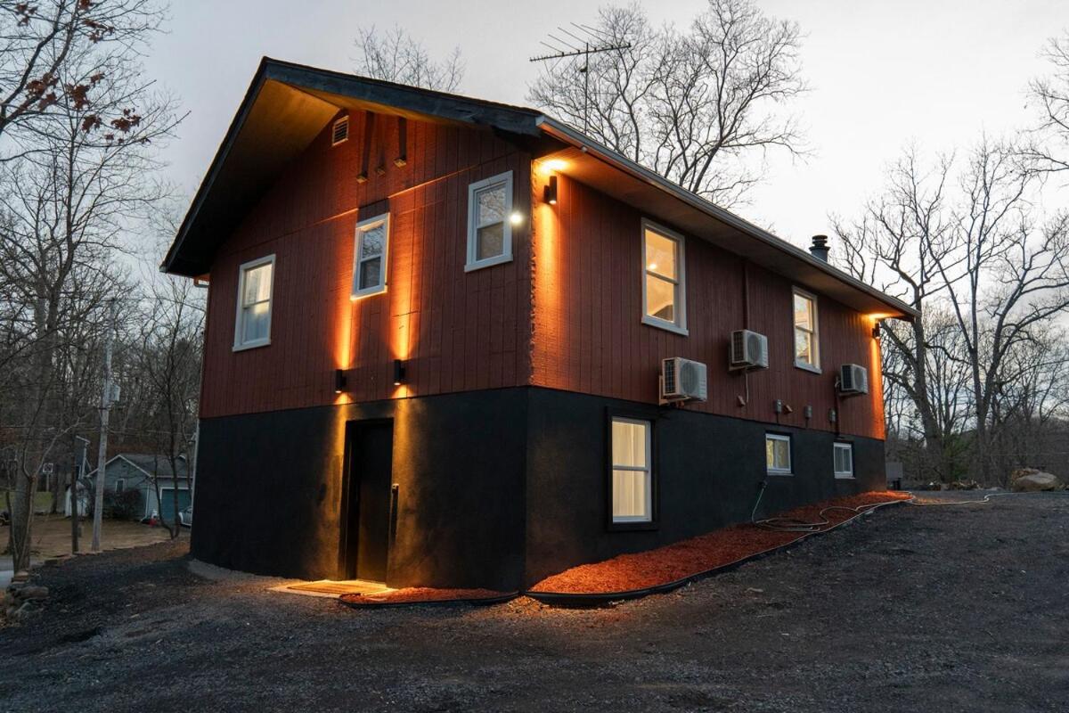 Modern Retreat Poconos 3BR Fire Pit Skiing