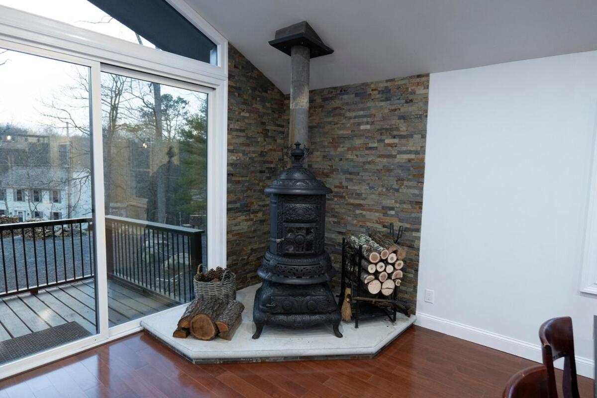 Modern Retreat Poconos 3BR Fire Pit Skiing