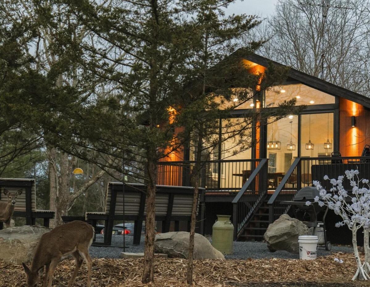 Modern Retreat Poconos 3BR Fire Pit Skiing